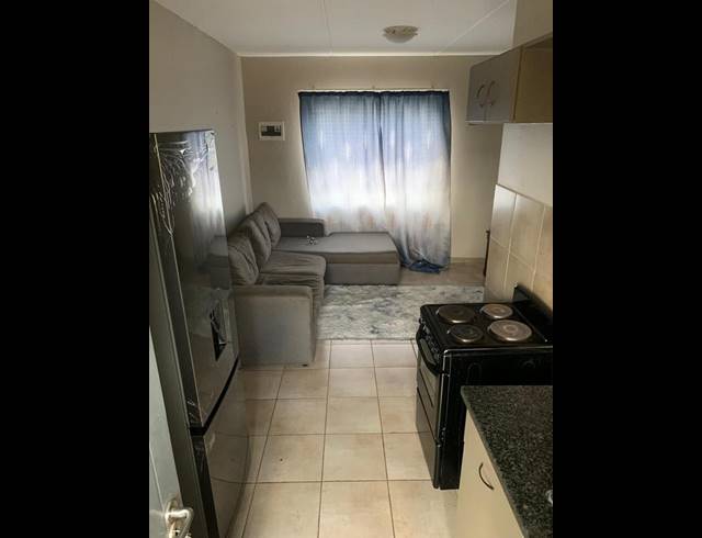 2 BEDROOM PROPERTY TO RENT IN FLEURHOF